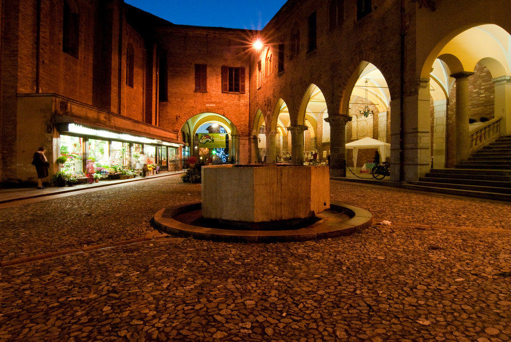 Lodi - Piazza Broletto