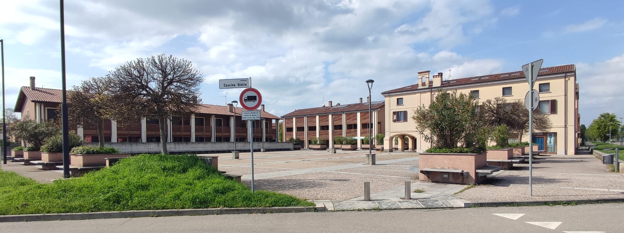 Piazza Cascina Giulia